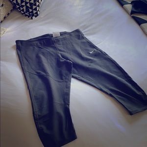 Nike dry-fit capris